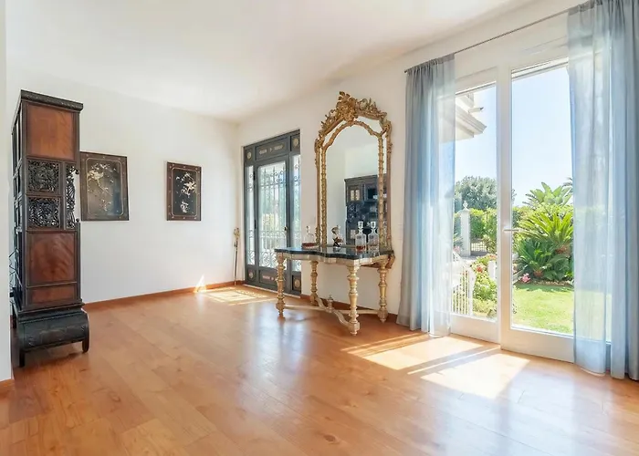 Villa Bianca A Few Steps By The Sea With Exclusive Garden & Jacuzzi